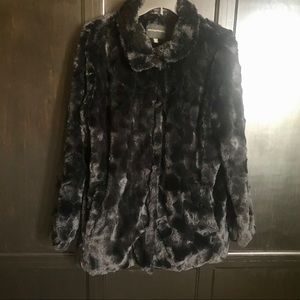 NWOT Weatherproof faux fur coat. Large
